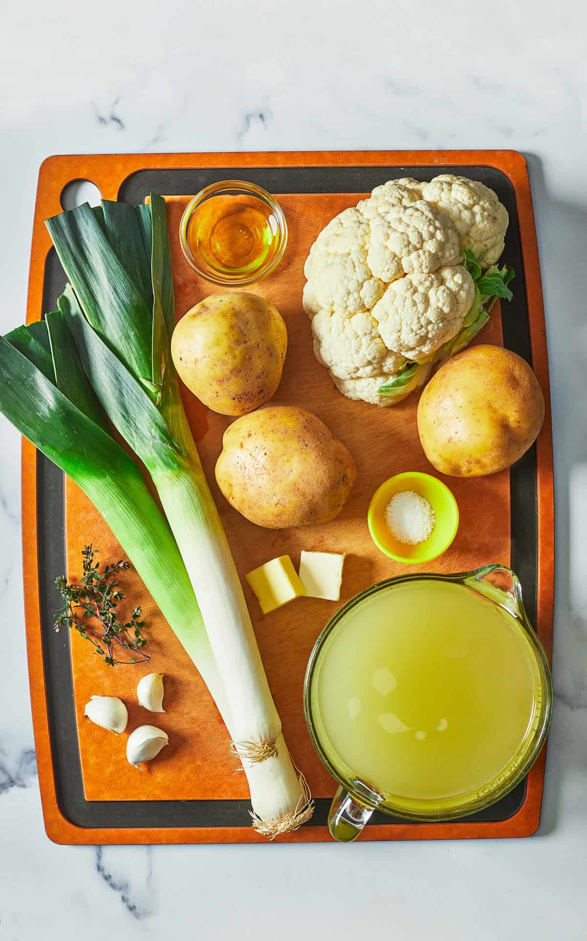 ingredients for making the cauliflower leek soup laid out on cutting board